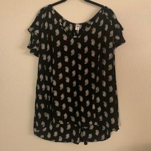 XL Old Navy Short Sleeved black and cream blouse